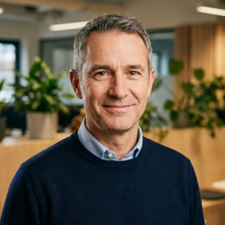 Foto de perfil de James Mitchell, quien figura como Director Ejecutivo en Vasta Cuotanza