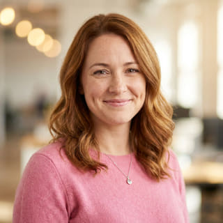 Foto de perfil de Emily Watson, responsable del área de Atención al Cliente en Vasta Cuotanza